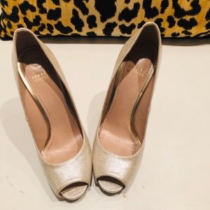 Stuart Weitzman Heels linen heel neutral 7.5